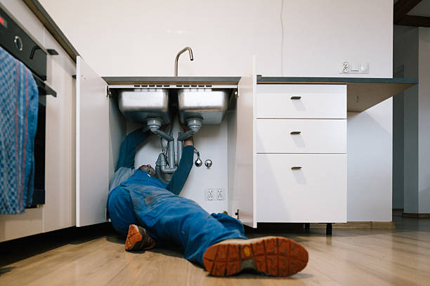 Professional Drain Cleaning technician working in Lindsay, TX
